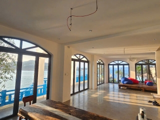 So sánh nhôm kính với các vật liệu khác