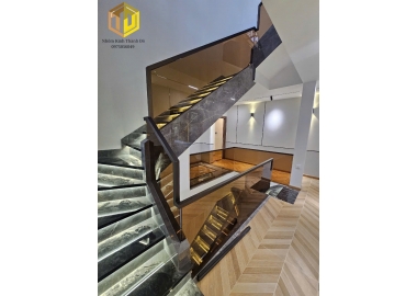 Cầu Thang Kính Cường Lực